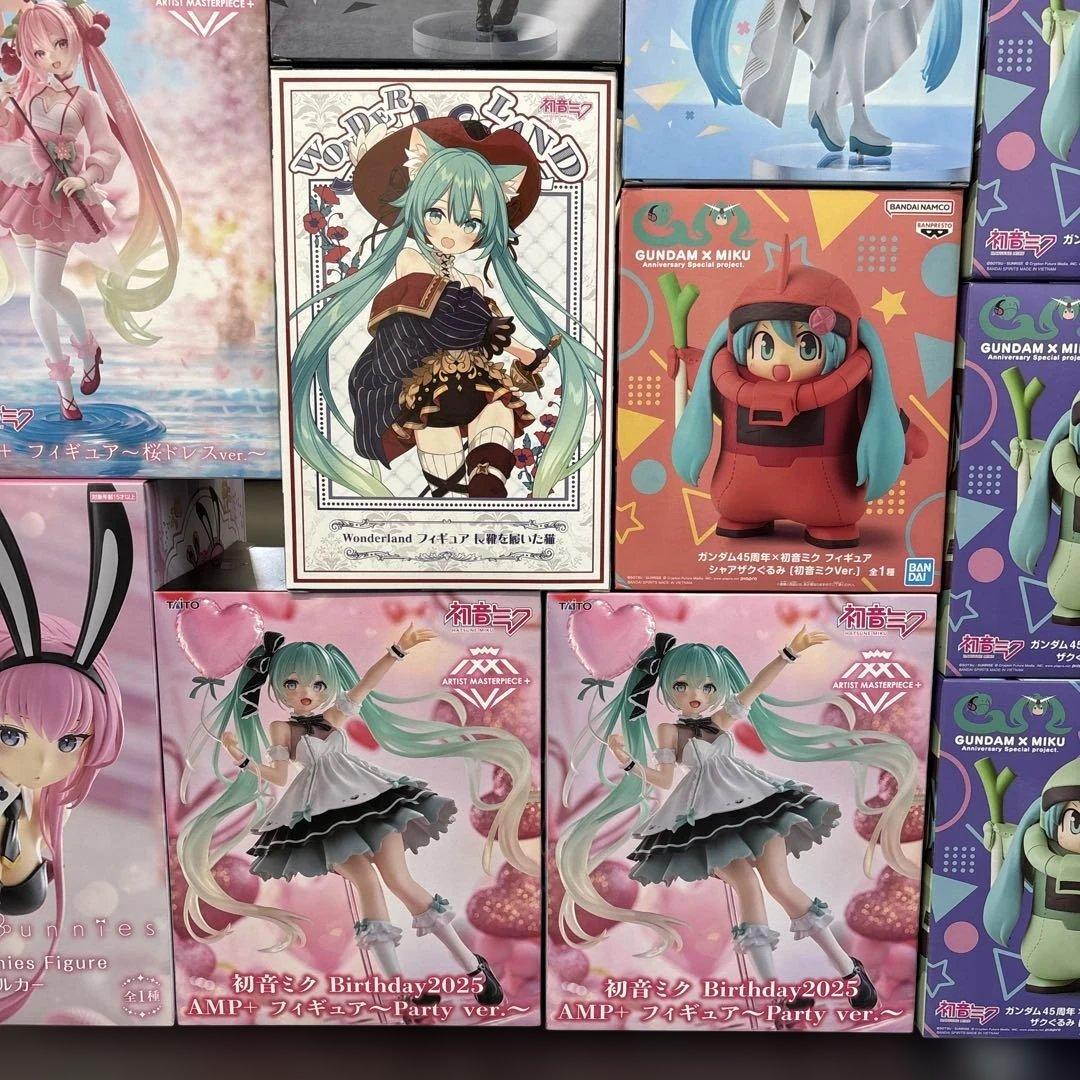 初音ミクフィギュアまとめ売り24個　桜ミク　雪ミク　ザクぐるみ　シャアザクぐるみ