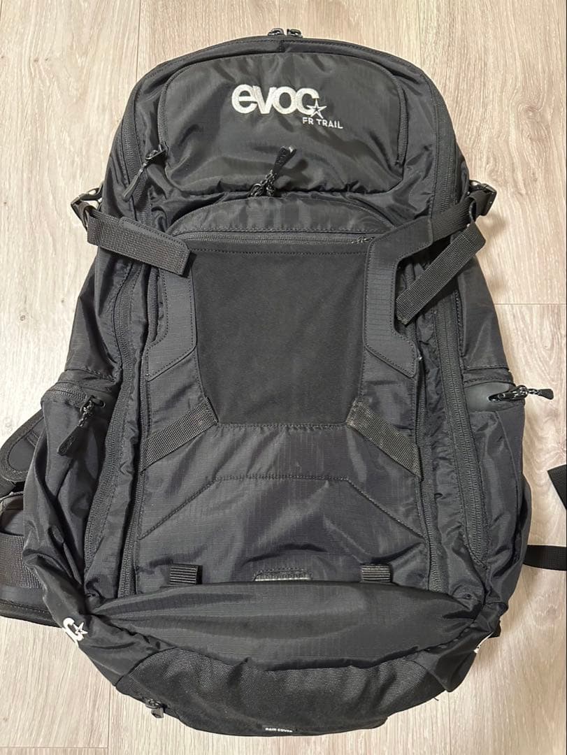 EVOC FR TRAIL M/L プロテクターバックパック　トレイル　黒