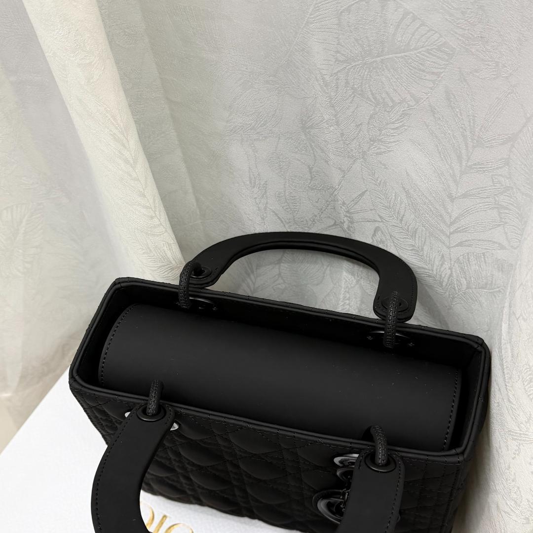 【早い者勝ち】Dior ブラックキルティングショルダーバッグ