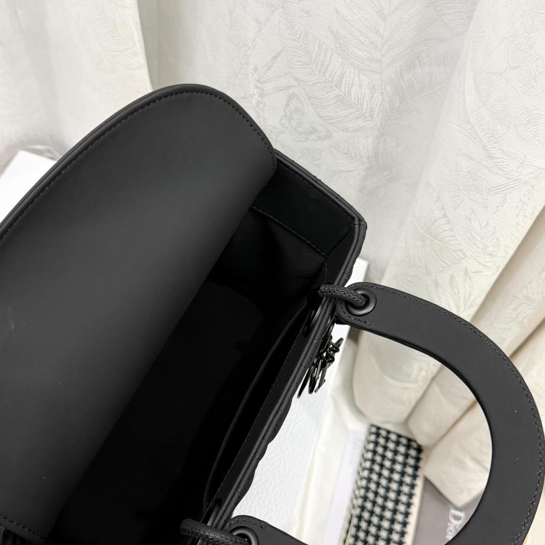 【早い者勝ち】Dior ブラックキルティングショルダーバッグ