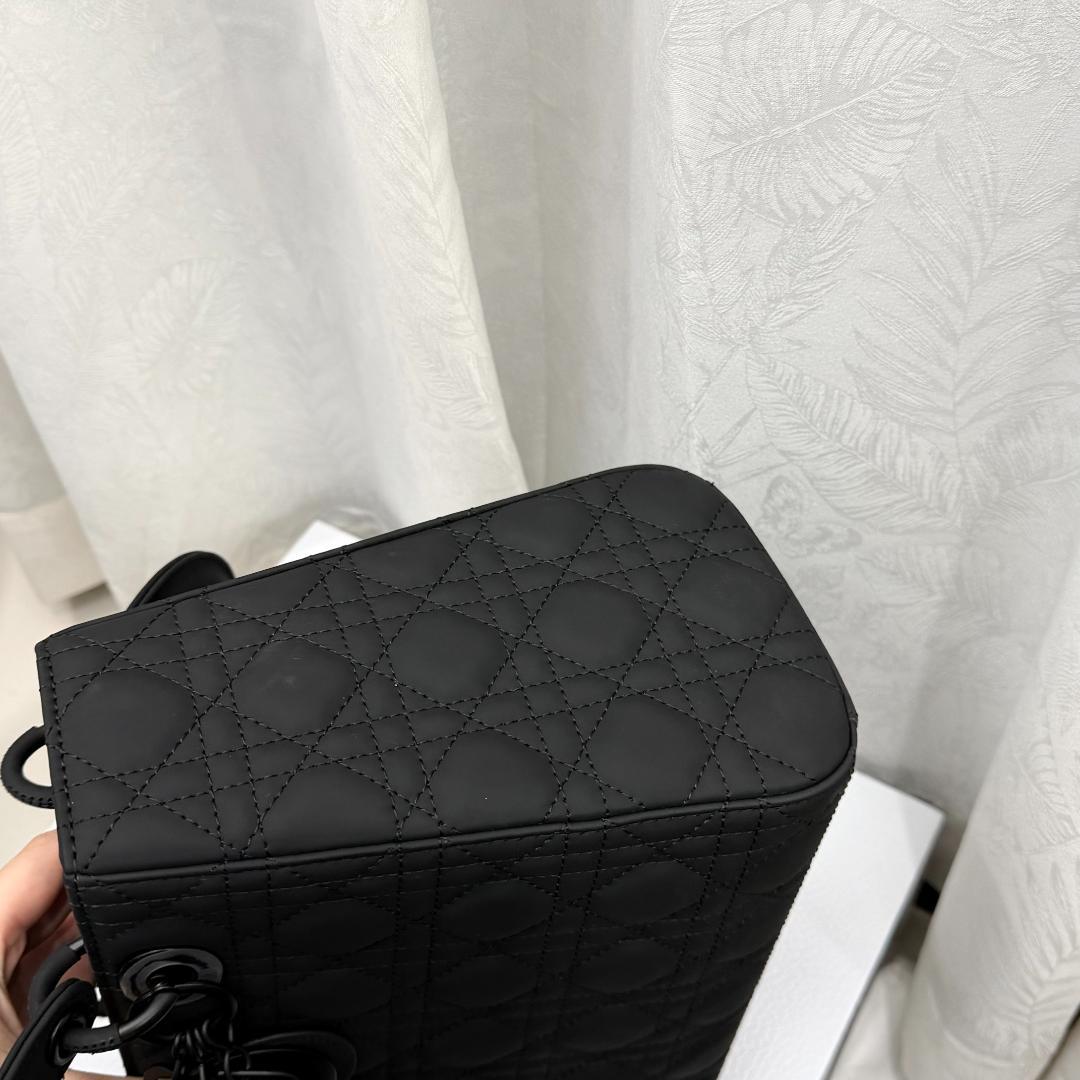 【早い者勝ち】Dior ブラックキルティングショルダーバッグ