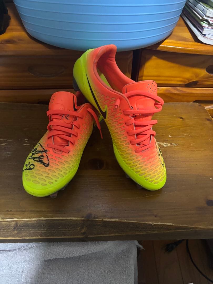 サッカースパイク　ナイキ　マジスタオーパス　ユーロカラー　日本未発売