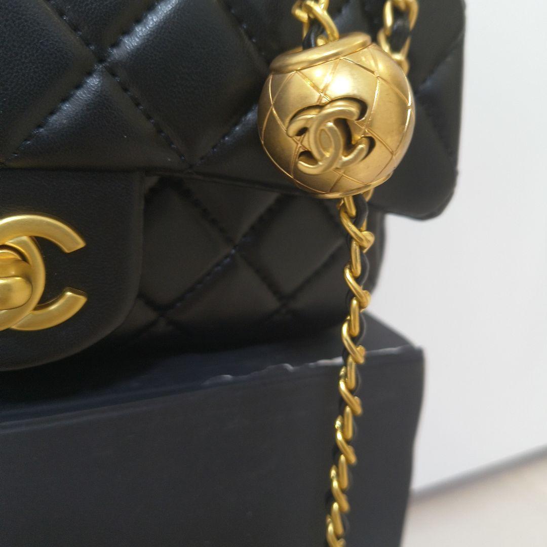 CHANELゴールデンボール付きチェーンバッグノベルティ