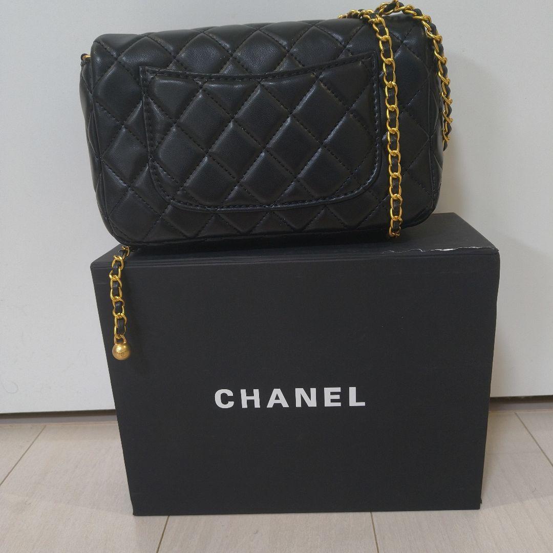 CHANELゴールデンボール付きチェーンバッグノベルティ