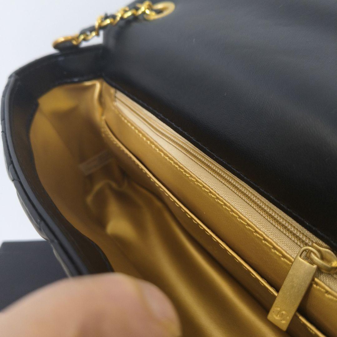 CHANELゴールデンボール付きチェーンバッグノベルティ