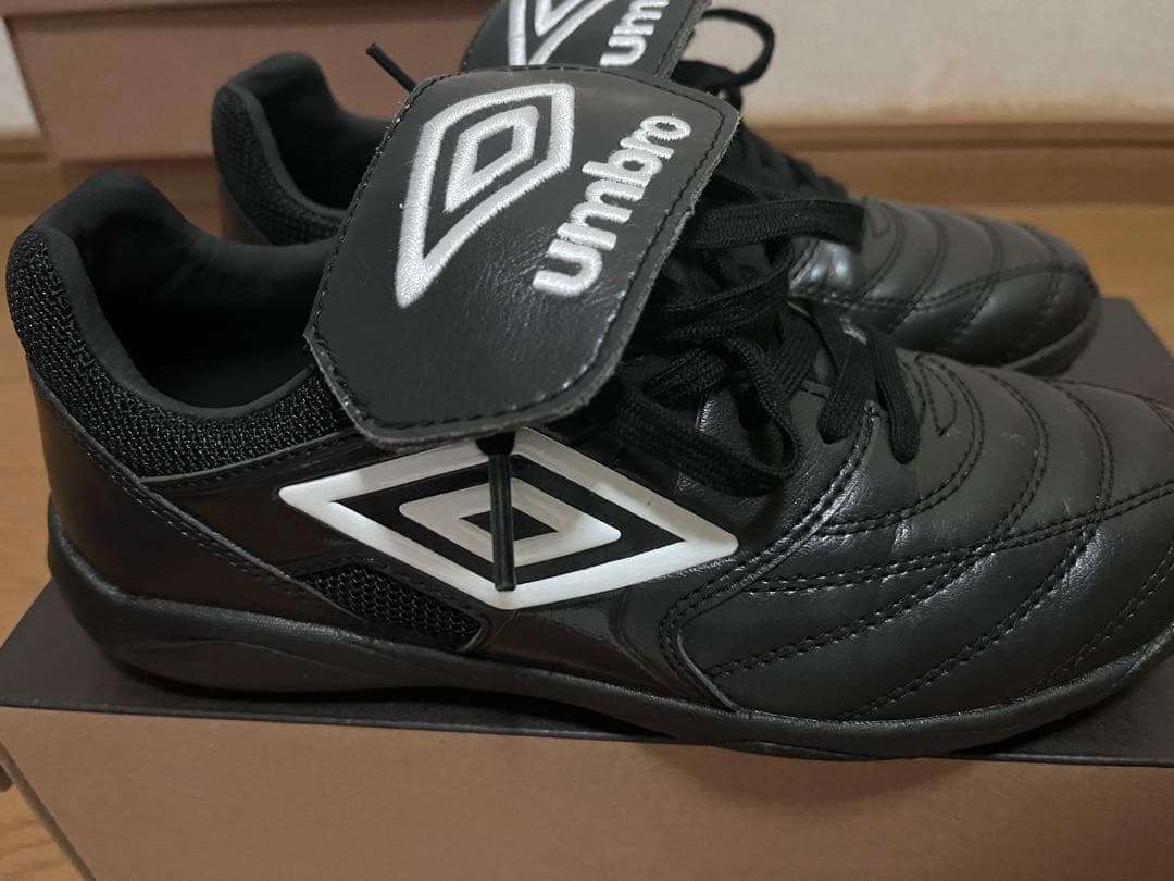 umbro アクセレイター　24cm