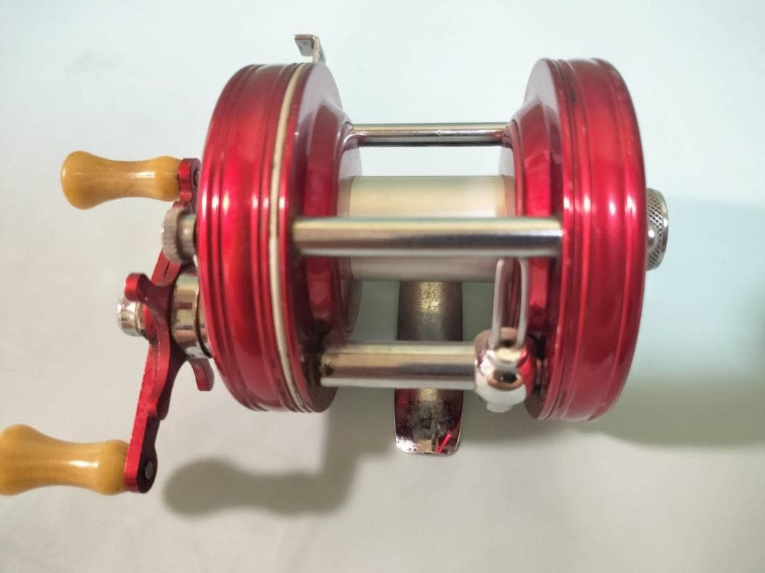 ★アブガルシア　アンバサダー5000　ビンテージ　リール　レッド