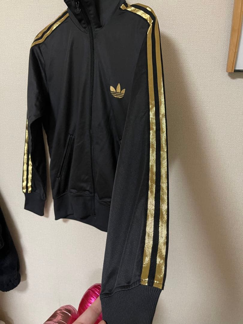 adidas ブラック ゴールド ジャージジャケット