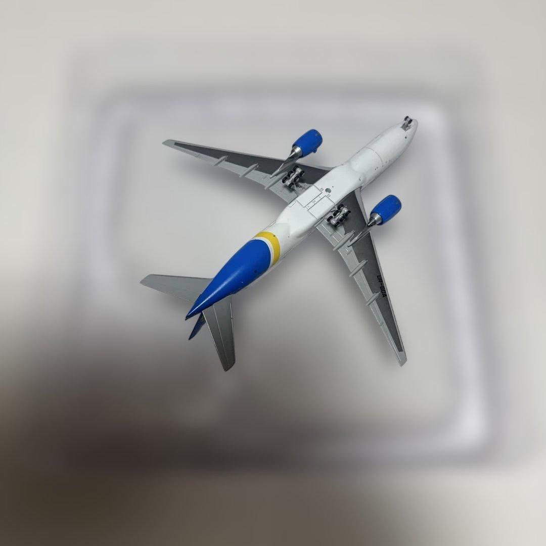 国際航空　B777-200ER UR-GOA