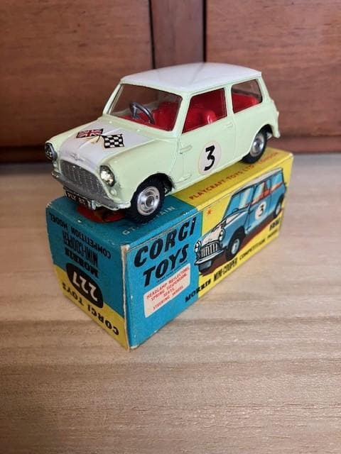 コーギー　CORGI　TOYS　２２７　ミニクーパー　コンペテイション