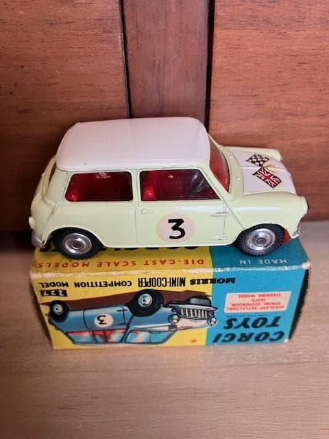 コーギー　CORGI　TOYS　２２７　ミニクーパー　コンペテイション