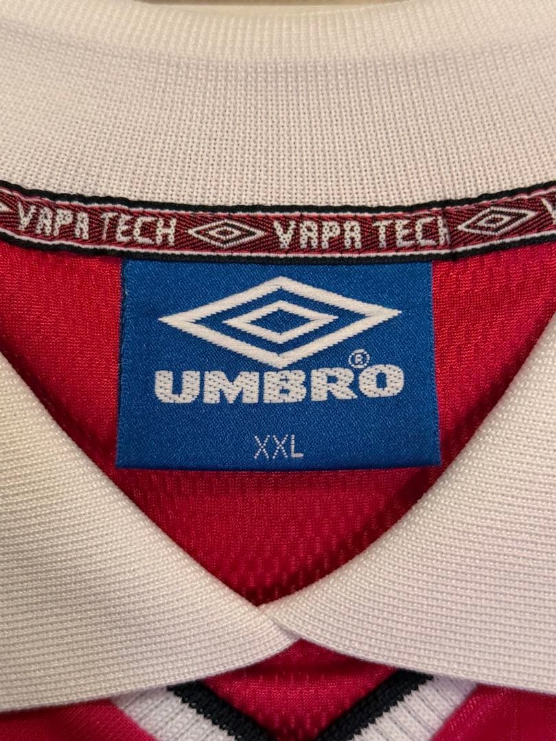 ぞ*だ様 マンチェスター・ユナイテッド UMBRO XL レッドシャツ