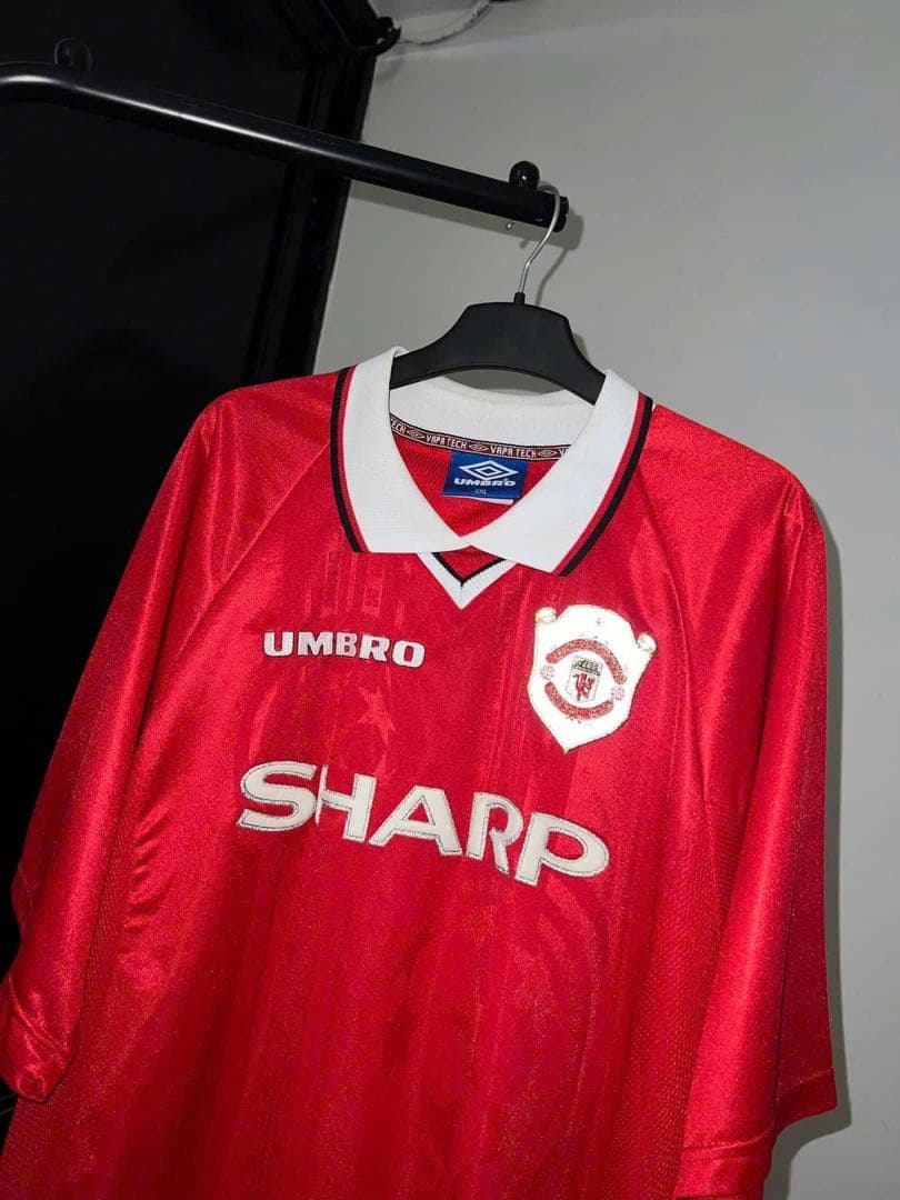 ぞ*だ様 マンチェスター・ユナイテッド UMBRO XL レッドシャツ