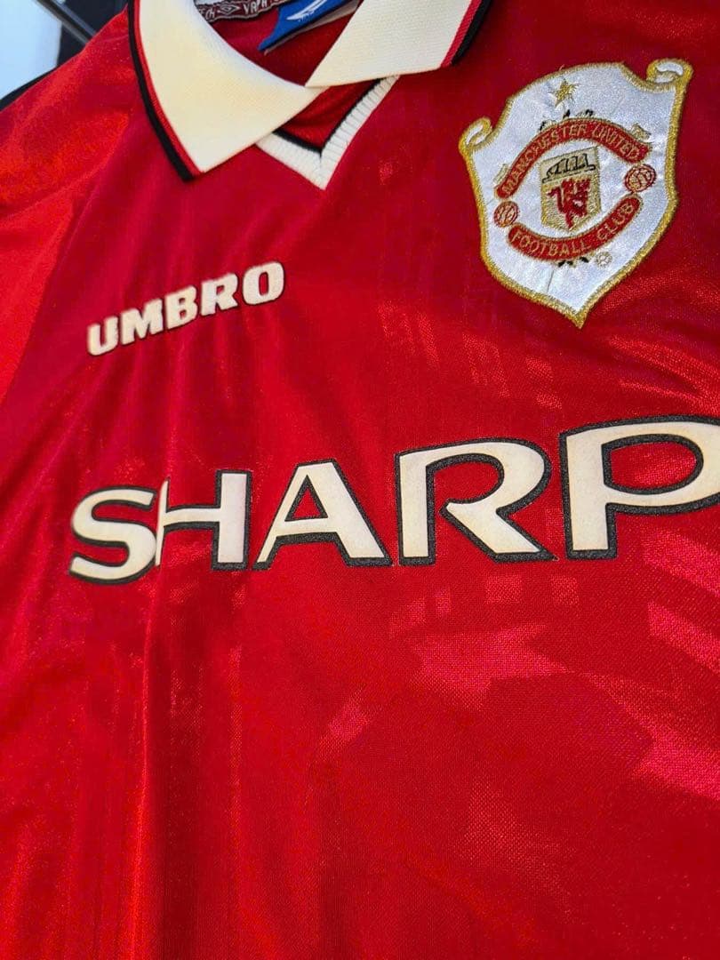 ぞ*だ様 マンチェスター・ユナイテッド UMBRO XL レッドシャツ