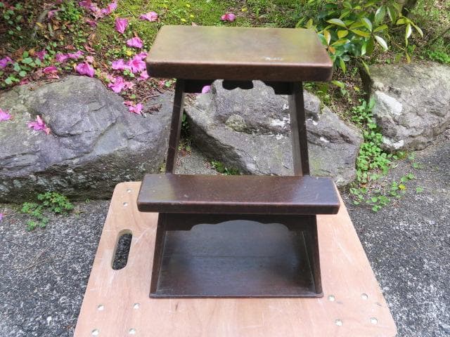 【昭和レトロ】木製ステップ台 うさぎマーク切り抜き 踏台 ディスプレイ