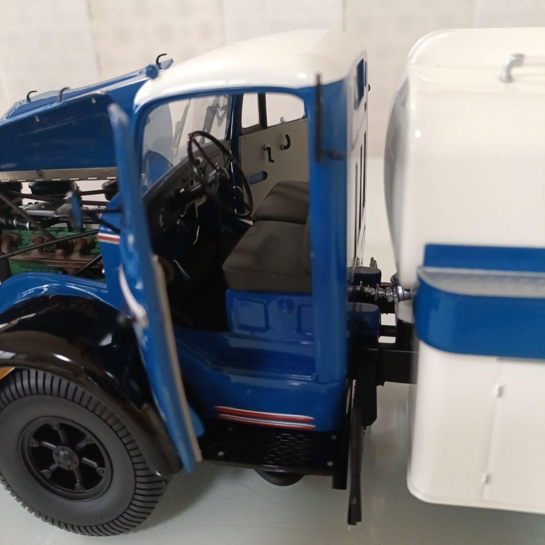ミニチャンプス製　メルセデスベンツ L6600 タンクワゴン 1/18