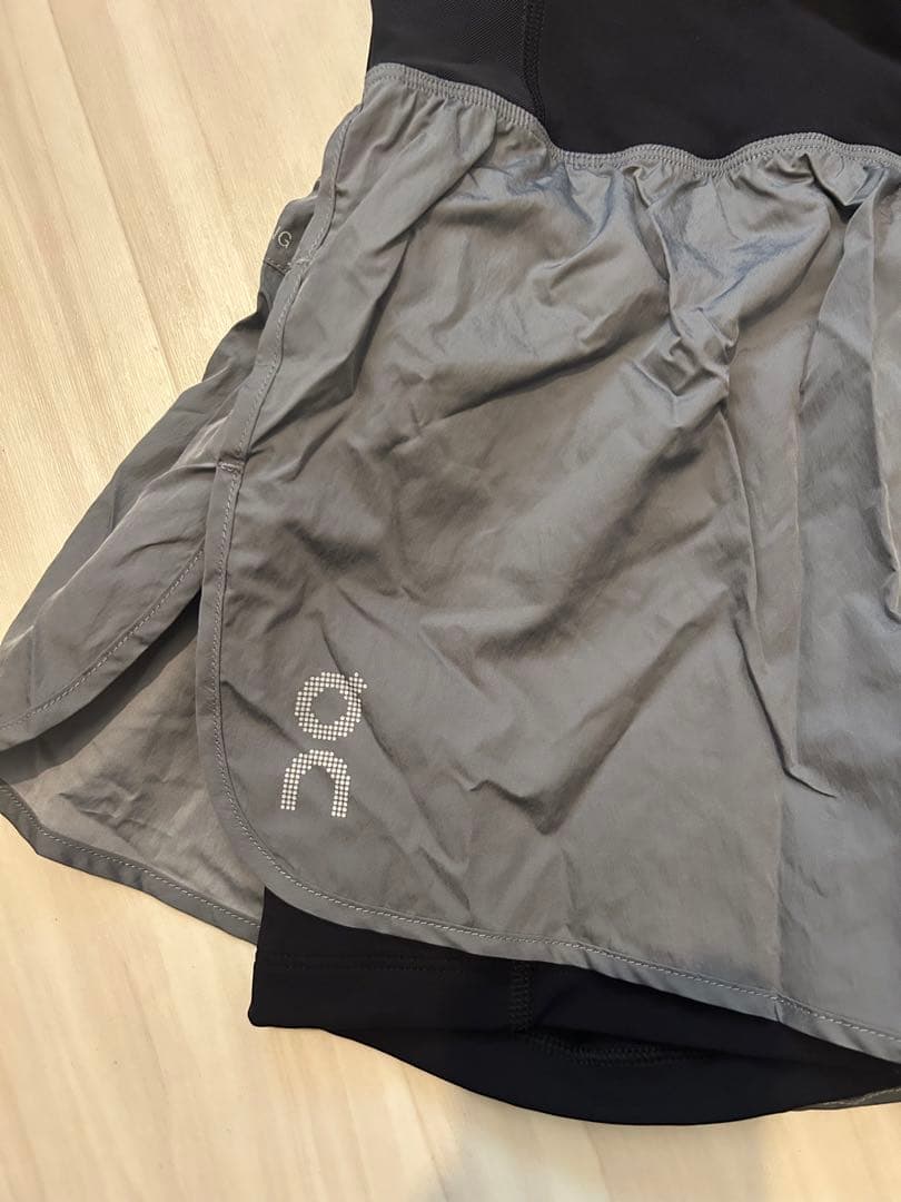 On Performance Volt Shorts オン　ランニングショーツ