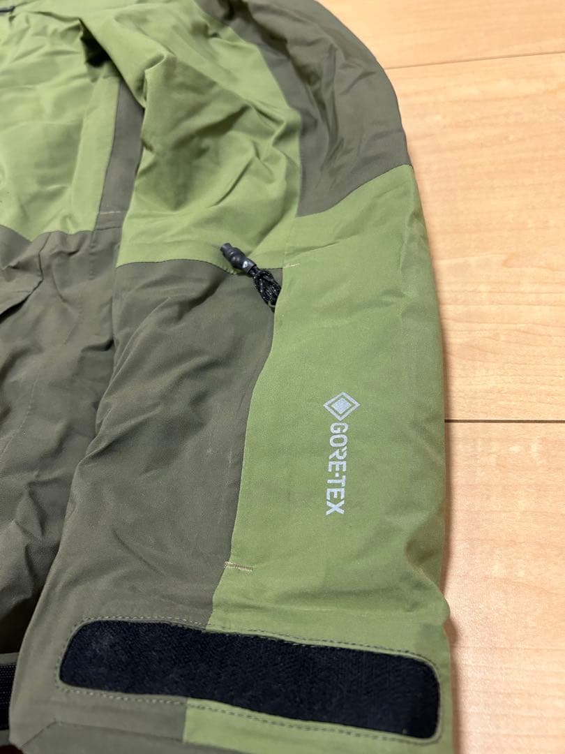 機能性抜群！ Quiksilver GORE-TEX スノボウェア Mサイズ