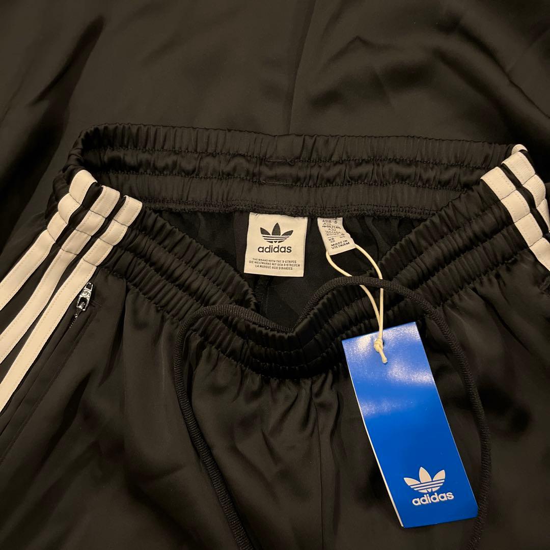 adidas ストライプ ブラックジャージパンツ