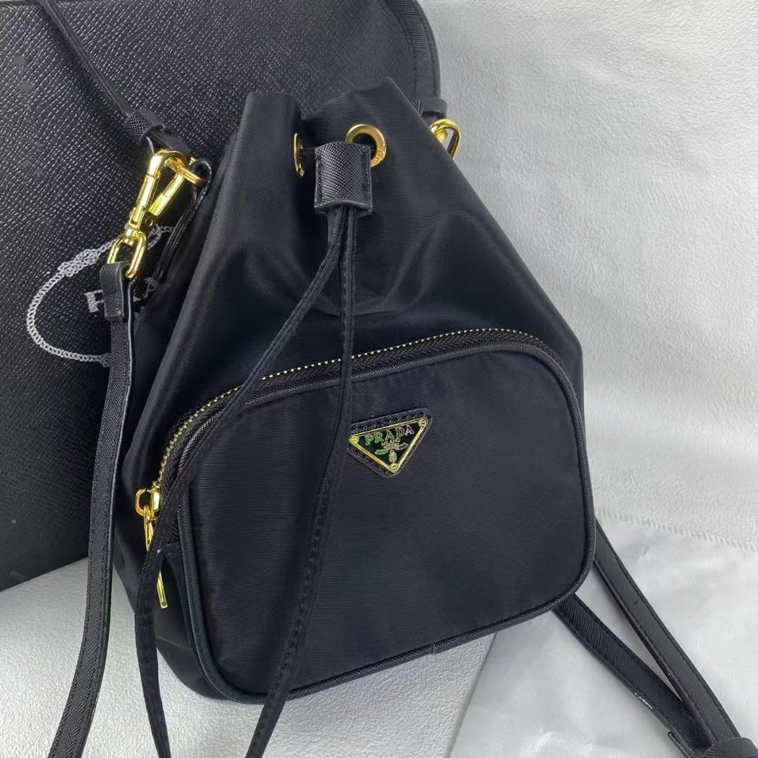 美品 PRADA ノベルティショルダーバッグ バケットバッグ