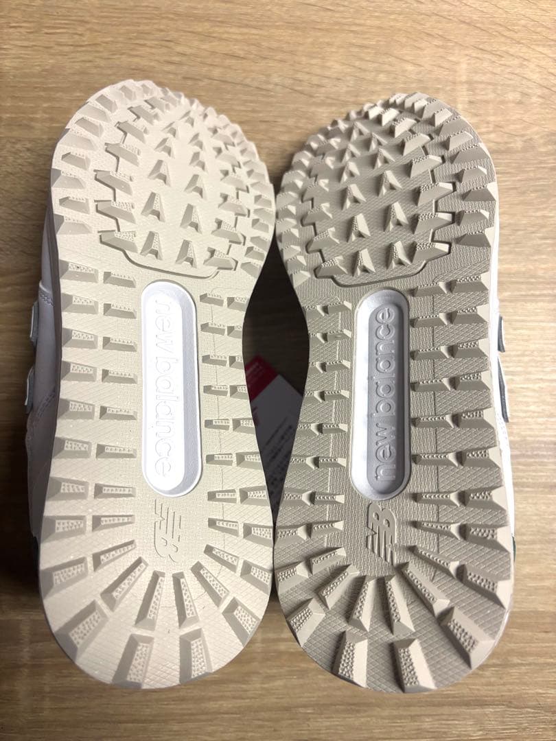 未使用 23.5cm 2Eニューバランスゴルフシューズ UGS574J3ホワイト