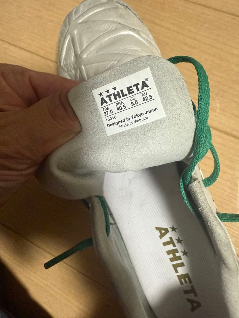 ATHLETA ホワイト　スパイク27.0cm