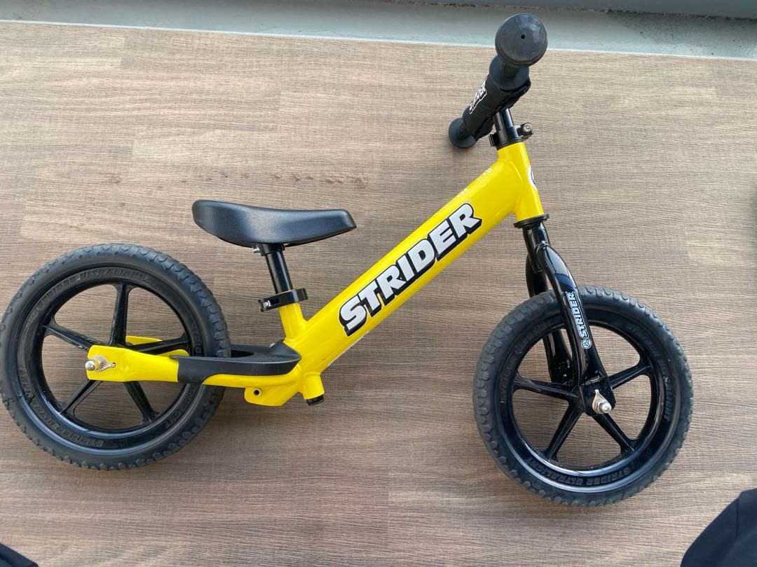 STRIDER スポーツ バランスバイク 12インチ イエロー