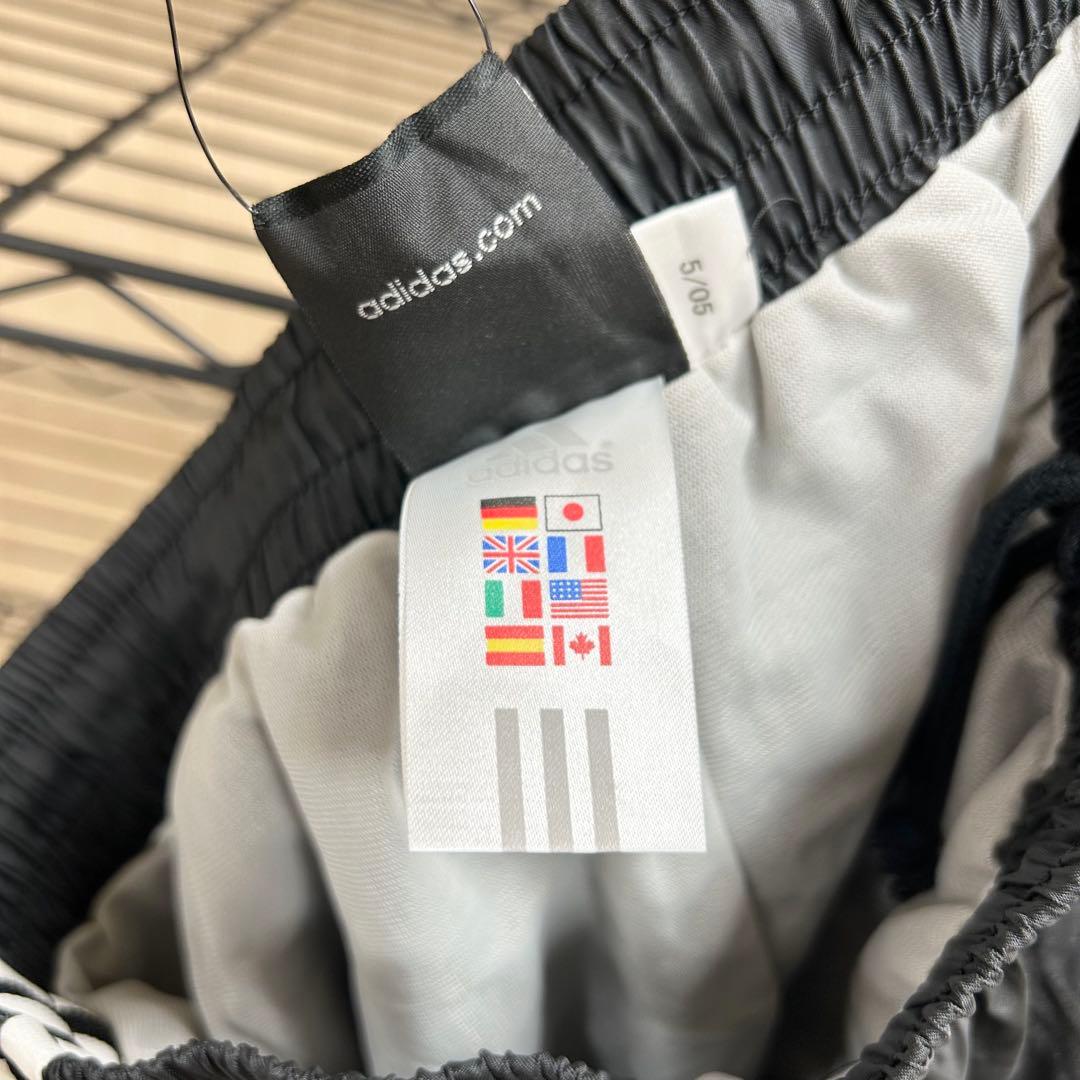 新品未使用　adidas ストライプジャージパンツ 黒