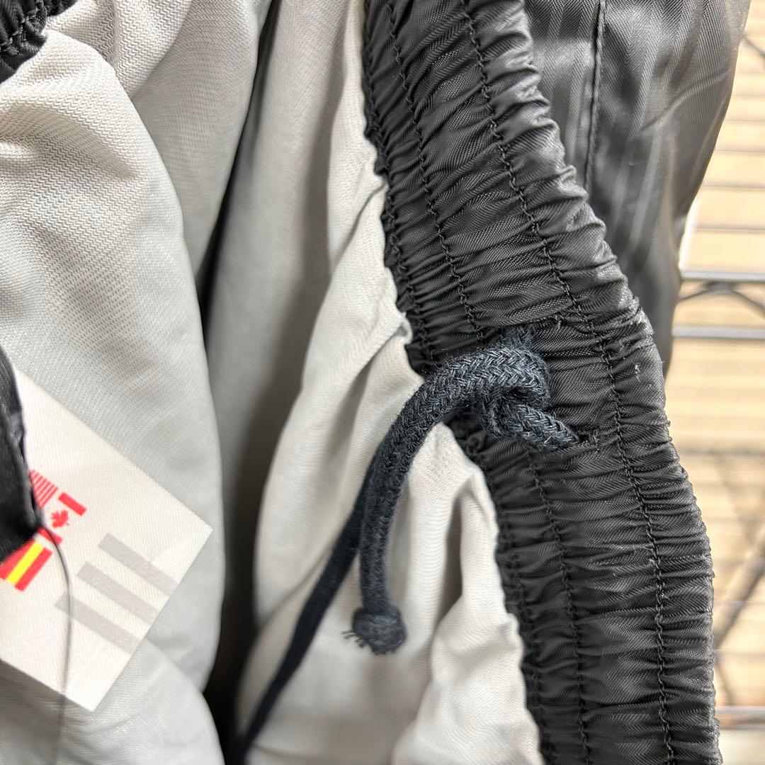 新品未使用　adidas ストライプジャージパンツ 黒
