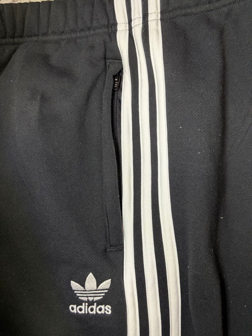 美品adidasジャージセットアップ