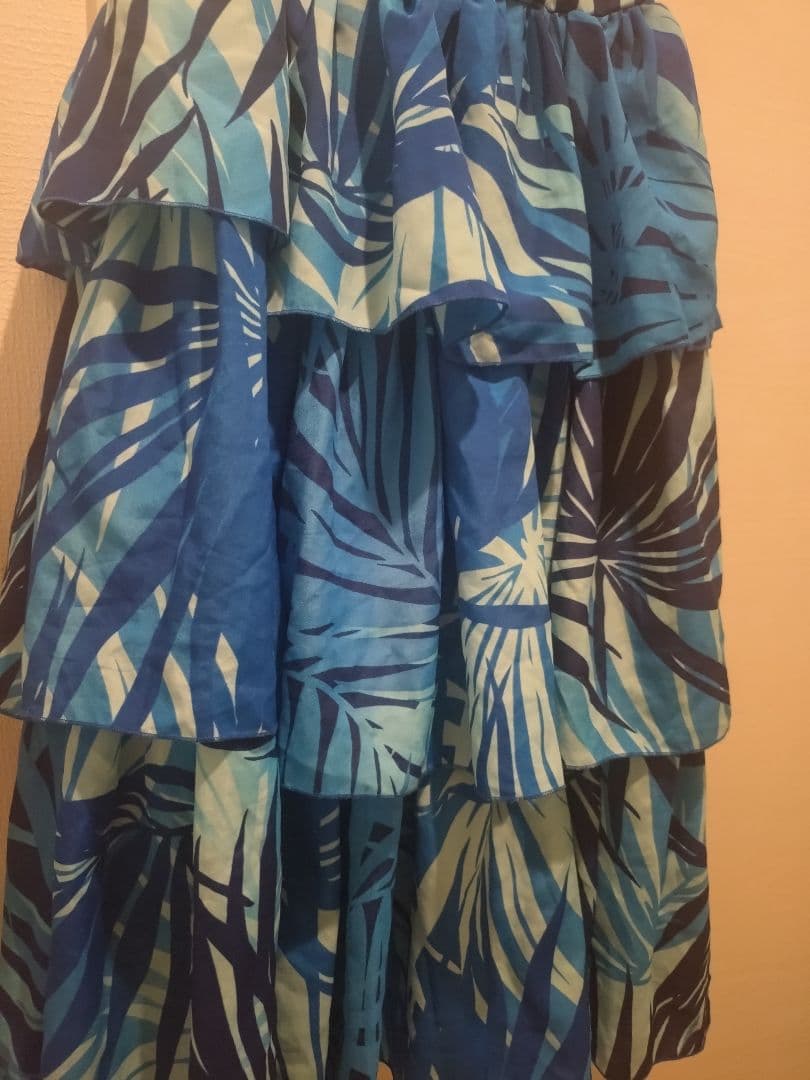 青系葉柄ストラップレスフリルドレス