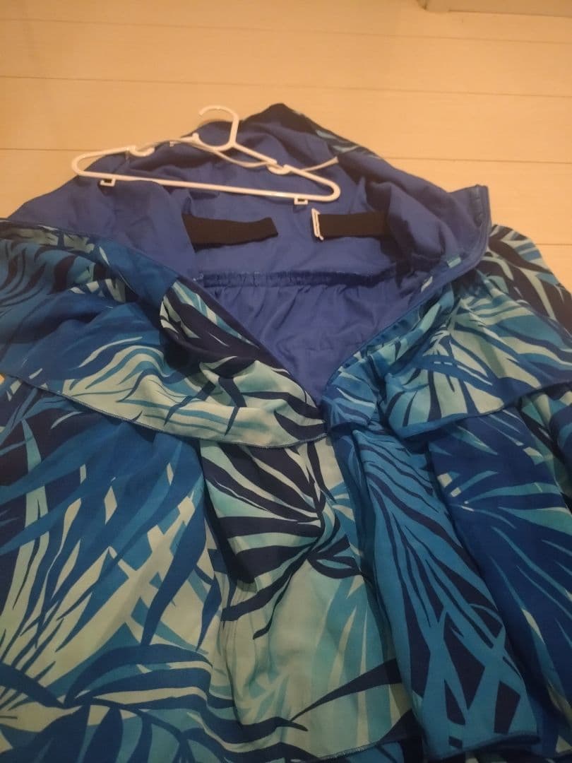 青系葉柄ストラップレスフリルドレス