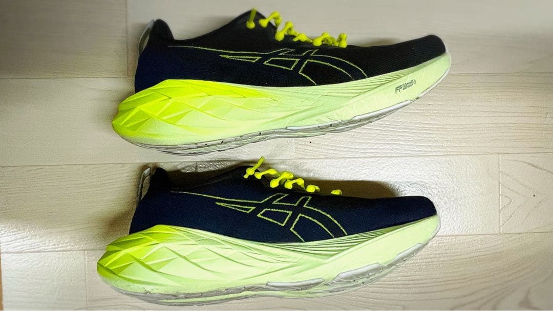 ASICS Novablast 25.5cm ランニングシューズ