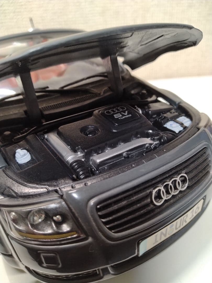 Audi TT ロードスター　1/18