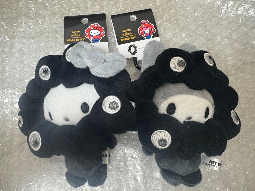 大阪万博サンリオブラックミャクミャク　BCカラビナ　キティ&マイメロ　２つセット