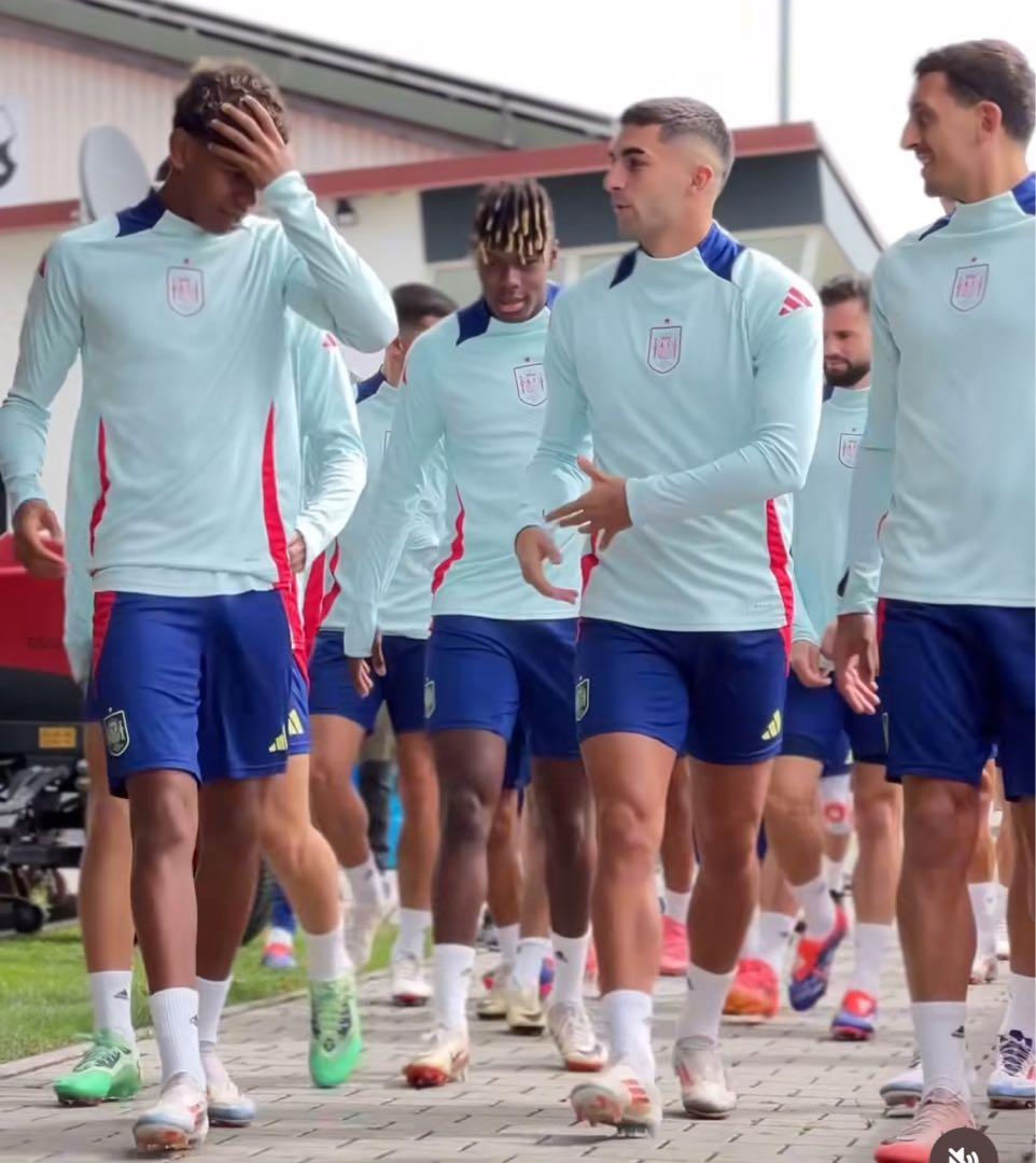 adidas スペイン代表　ショートパンツ　ショーツ　ユーロ　サッカー