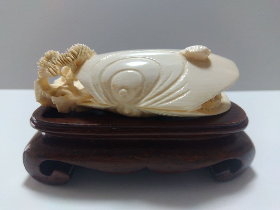 中国っぽい貝デザイン 彫刻 工芸品 置物 台座付き