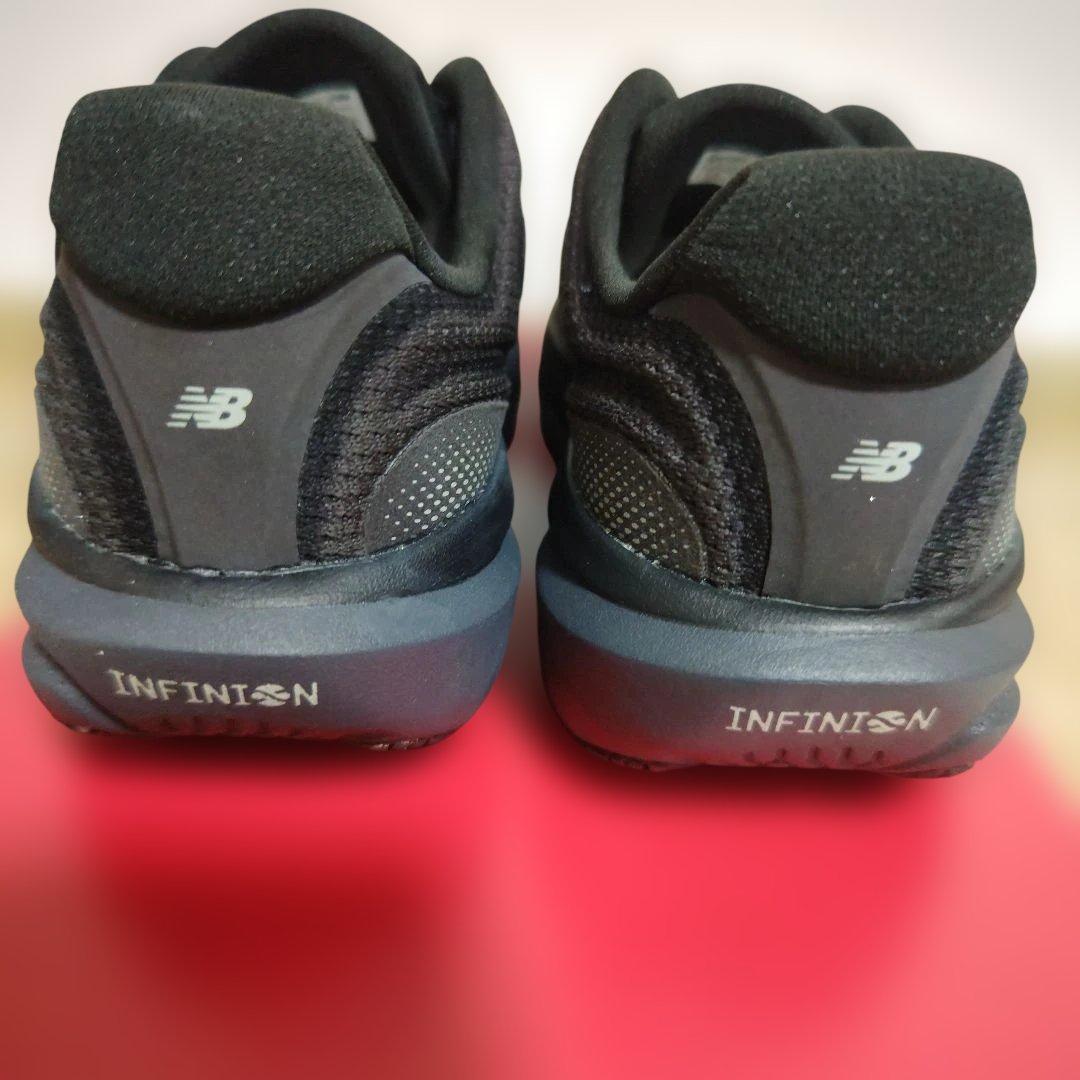 美品New Balance 1080 v15 ブラック メンズ25.5cm2E