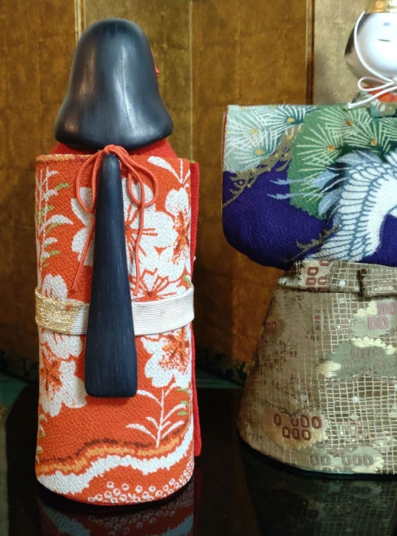 桐塑立雛　男雛の金箔冠 難度の高い女雛の髪型 古布の衣裳