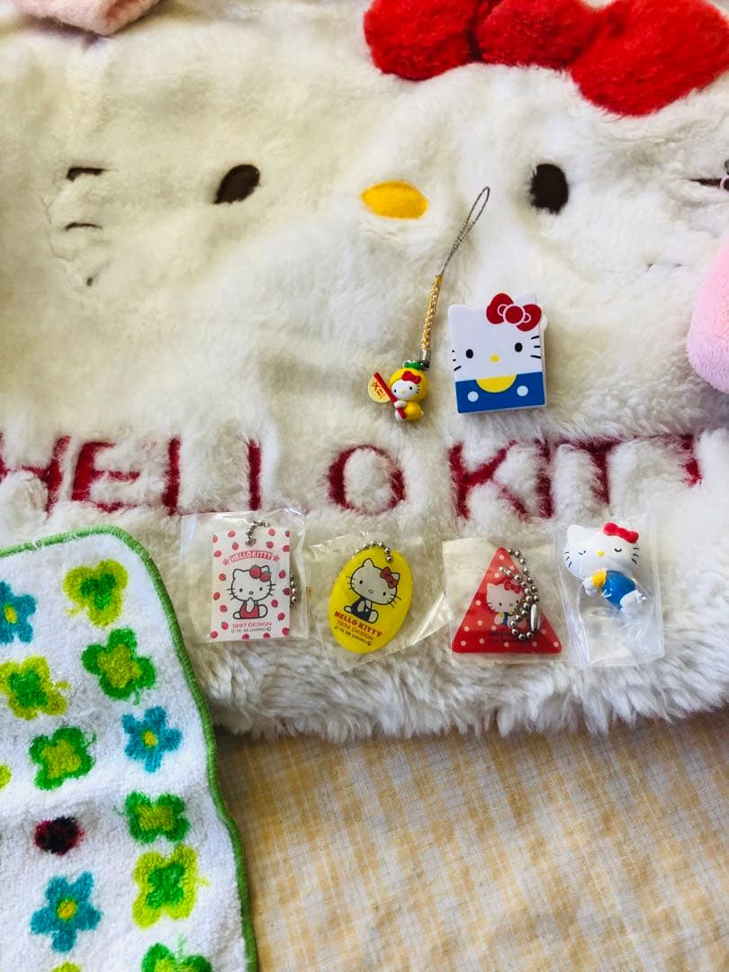 ハローキティ キャラクターグッズセット　クッション　小物