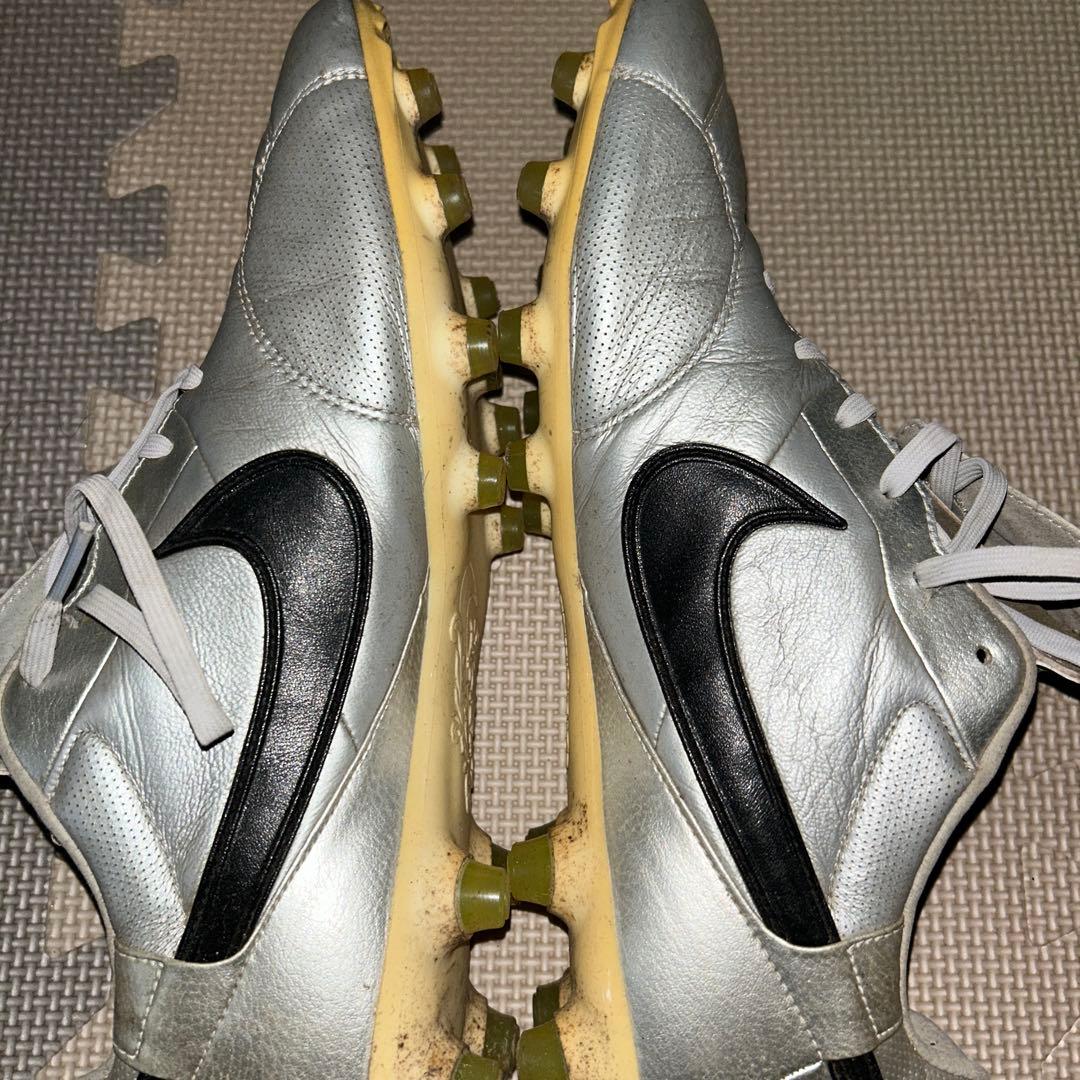 Nike シルバー スパイクシューズ