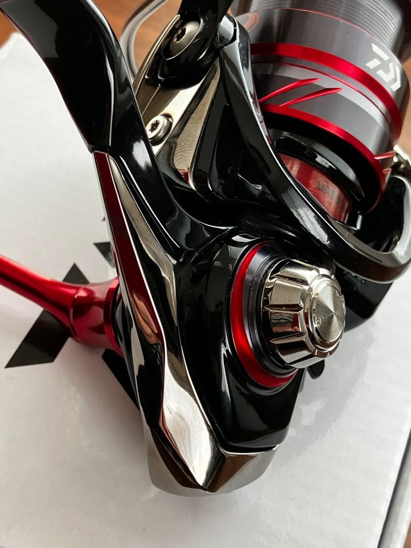 美品DAIWA スピニングリール 18月下美人MXLT 2000Sアジング海釣り