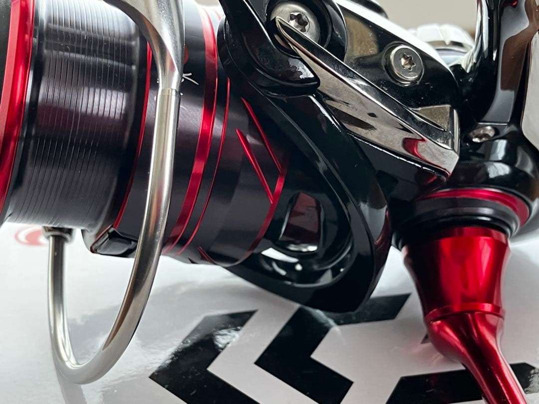 美品DAIWA スピニングリール 18月下美人MXLT 2000Sアジング海釣り