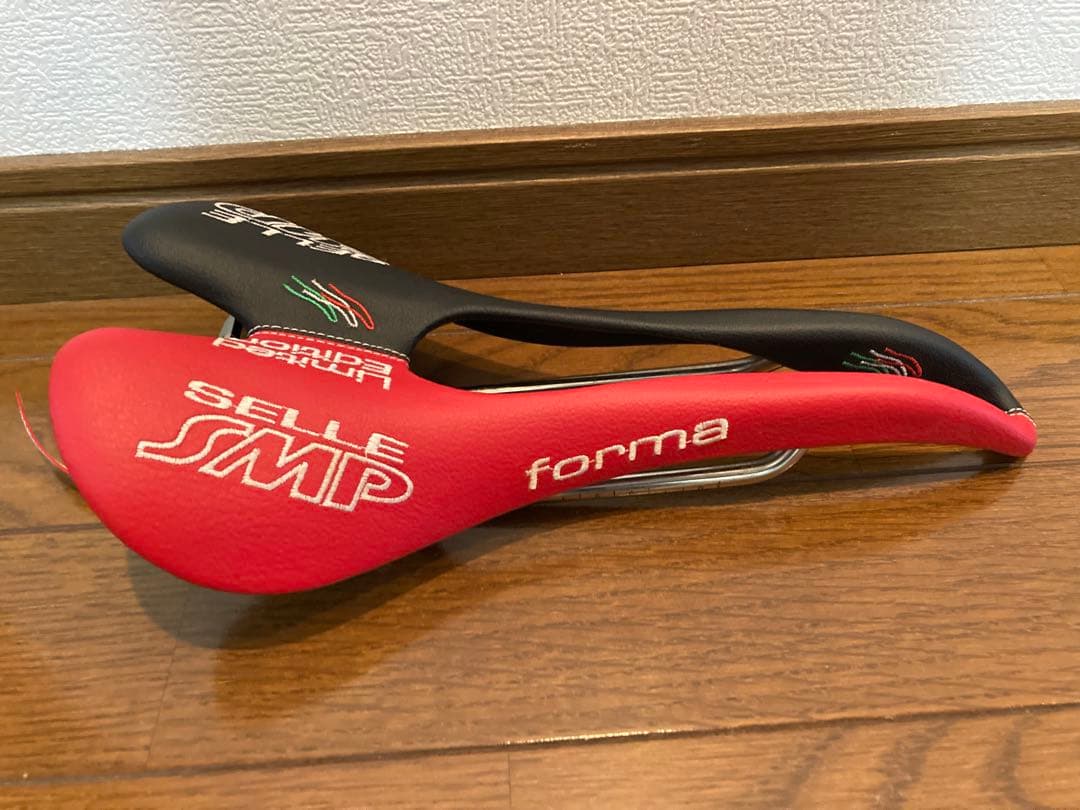 SELLE SMP forma サドル 限定カラー　 レッド/ブラック