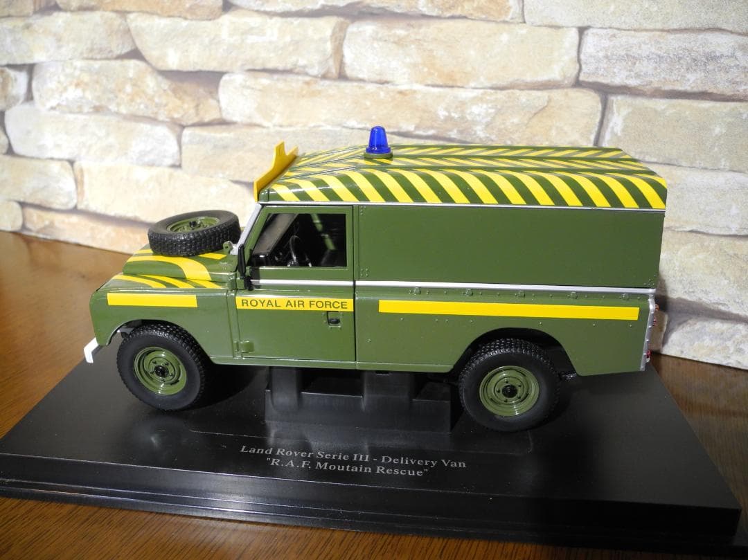イギリス空軍・レスキュー仕様 Series III ミニカー 1:18