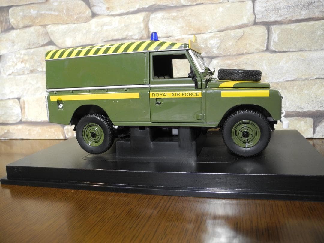 イギリス空軍・レスキュー仕様 Series III ミニカー 1:18