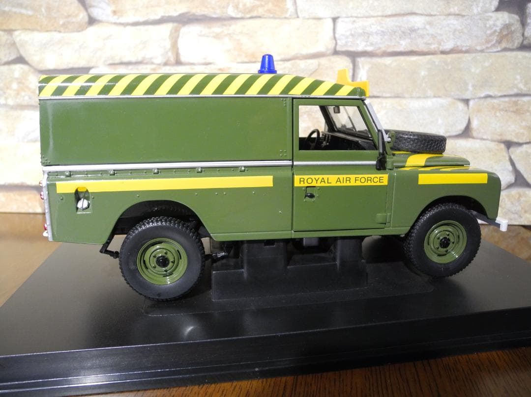 イギリス空軍・レスキュー仕様 Series III ミニカー 1:18