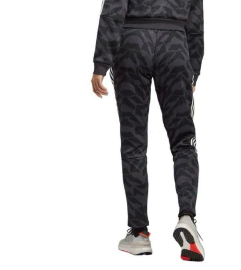 【希少モデル】adidasトラックパンツジャージ　黒アニマル柄　ストリート系XL