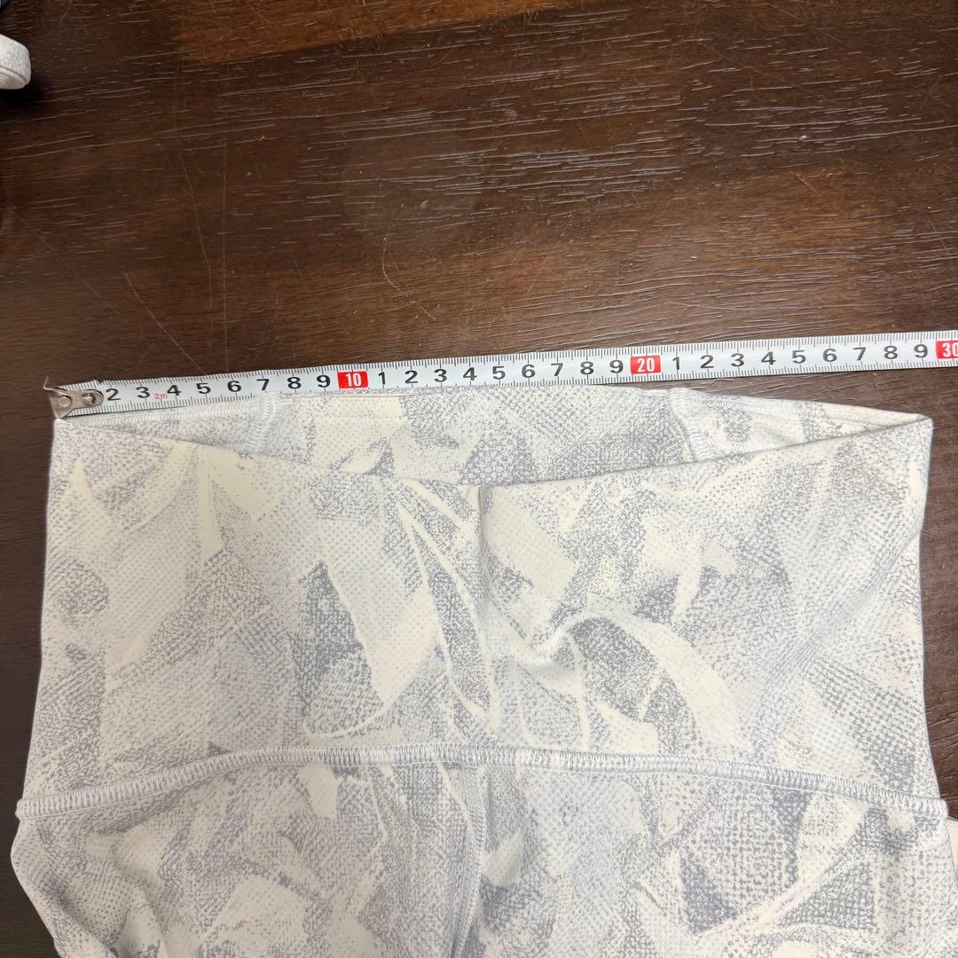 # Lululemon ルルレモン　ヨガウェアセット クロスストラップ　上下