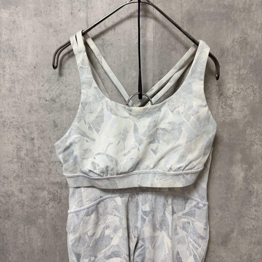 # Lululemon ルルレモン　ヨガウェアセット クロスストラップ　上下